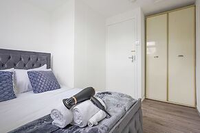 Remarkable 5-bed House in Luton