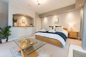 Cozy City Retreat in Bristol With Parking & Patio