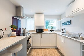 Cozy City Retreat in Bristol With Parking & Patio