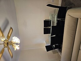 Stunning 2-bed Apt-freeparking, Close to City
