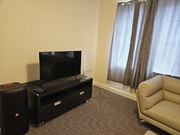 Stunning 2-bed Apt-freeparking, Close to City
