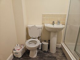 Stunning 2-bed Apt-freeparking, Close to City