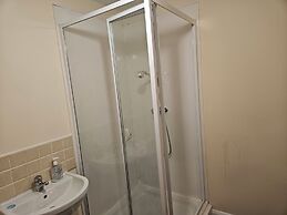 Stunning 2-bed Apt-freeparking, Close to City