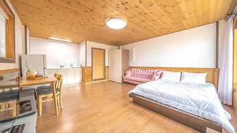 Gapyeong Gold Castle Pension