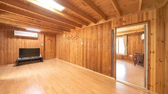 Gapyeong Gold Castle Pension