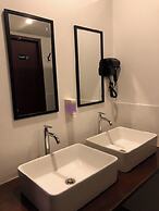 100 Cafe Moto Hostel