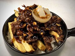 100 Cafe Moto Hostel