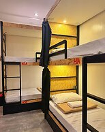 100 Cafe Moto Hostel