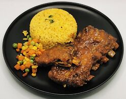 100 Cafe Moto Hostel