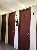 100 Cafe Moto Hostel