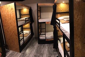 100 Cafe Moto Hostel