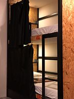 100 Cafe Moto Hostel