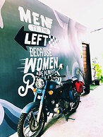 100 Cafe Moto Hostel