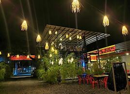 100 Cafe Moto Hostel