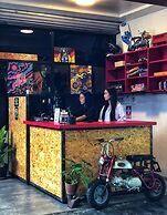 100 Cafe Moto Hostel