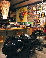 100 Cafe Moto Hostel