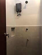 100 Cafe Moto Hostel