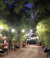 100 Cafe Moto Hostel