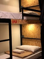 100 Cafe Moto Hostel