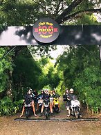 100 Cafe Moto Hostel