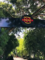 100 Cafe Moto Hostel