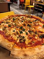 100 Cafe Moto Hostel