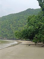 100 Cafe Moto Hostel