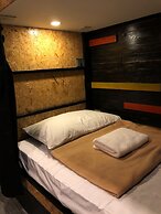 100 Cafe Moto Hostel