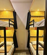 100 Cafe Moto Hostel