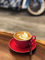 100 Cafe Moto Hostel