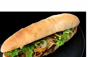 100 Cafe Moto Hostel