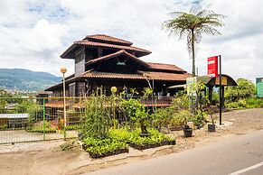 Capital O 2640 Rumah Kayu Cottage Syariah