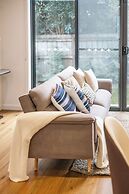 StayAU Stylish 4BR Home Ringwood
