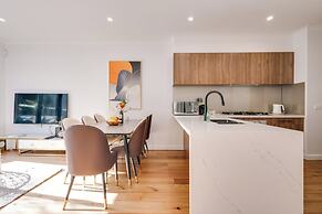 StayAU Stylish 4BR Home Ringwood