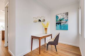 StayAU Stylish 4BR Home Ringwood