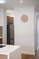 StayAU Stylish 4BR Home Ringwood