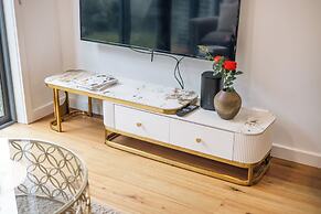 StayAU Stylish 4BR Home Ringwood