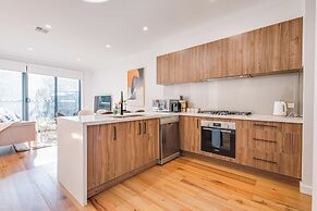 StayAU Stylish 4BR Home Ringwood