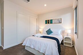 StayAU Stylish 4BR Home Ringwood