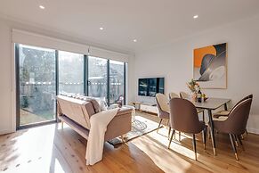StayAU Stylish 4BR Home Ringwood