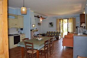 Large Apartment With Shared Swimming Pool in Crete Senesi