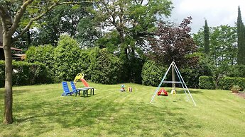 Large Apartment With Shared Swimming Pool in Crete Senesi