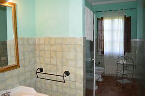 Large Apartment With Shared Swimming Pool in Crete Senesi