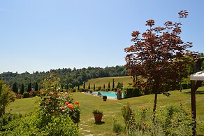 Large Apartment With Shared Swimming Pool in Crete Senesi