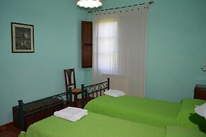 Large Apartment With Shared Swimming Pool in Crete Senesi