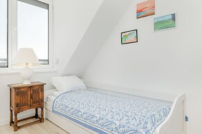 Three-level Rewal Apartment by Renters