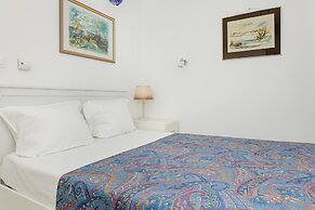 Three-level Rewal Apartment by Renters