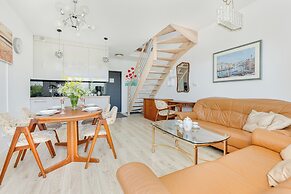 Three-level Rewal Apartment by Renters