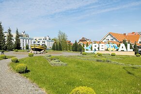 Three-level Rewal Apartment by Renters