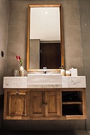 IKOSHAROLD Suites Seminyak